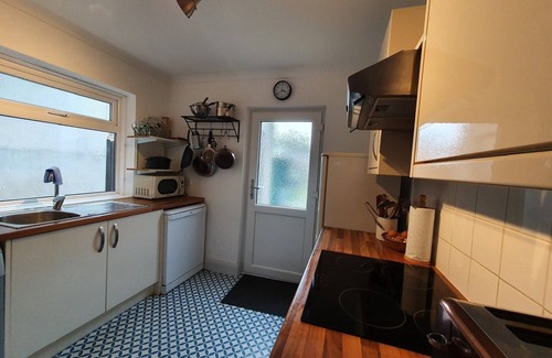 Sholden House | ‘Rose House’. BBQ and garden. Ideal for couples/families! Near town and seaside.