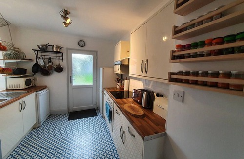 Sholden House | ‘Rose House’. BBQ and garden. Ideal for couples/families! Near town and seaside.