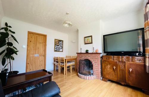 Sholden House | Rose House, with garden, ideal for couples and families with easy parking