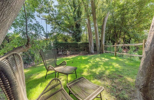 Chipstead Apartment | Rose Hut Hideaway - UK50233