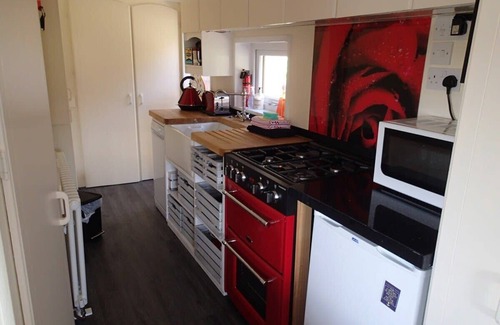 Langport Cabin | Rose Lodge, Eco Lodge with Hot Tub