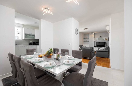 Mejasi Apartment | Rose Penthouse Apartment Split