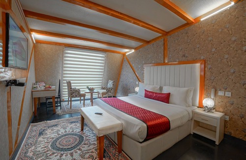 Rajbagh Hotel | Rose Petal