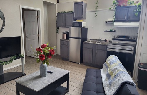 Hobbs Apartment | Rose Room Apartment