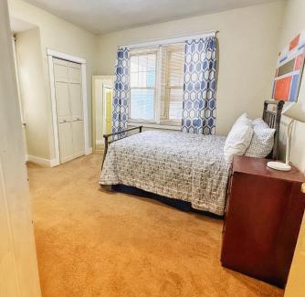 Munhall Apartment | Rose's comfortable place