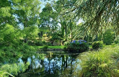 Waikuku House | Rose & Stream Retreat
