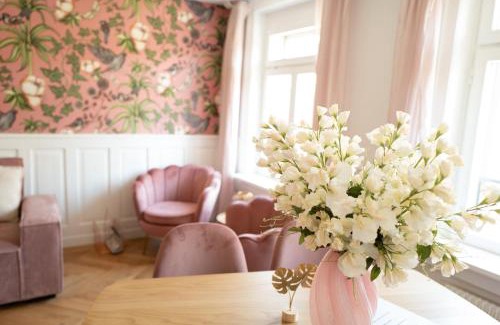 Oberstrass Apartment | Rose Suite