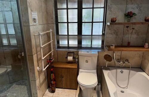 Merrivale Apartment | Rose Thatch Cottage
