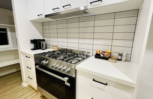 Junortoun House | Rose Villa family home| New and Modern| Only 5 minutes to CBD| Pets allowed |