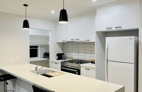 Junortoun House | Rose Villa family home| New and Modern| Only 5 minutes to CBD| Pets allowed |