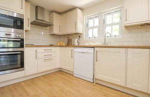 Newlyn House | ROSE VILLA, pet friendly, country holiday cottage in Newlyn
