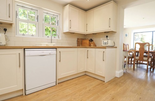 Newlyn House | ROSE VILLA, pet friendly, country holiday cottage in Newlyn