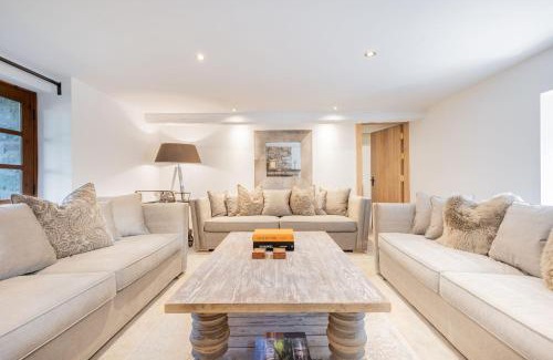 Penrith House | Rose Walls