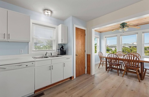 South Nags Head House | RoSea Retreat: Oceanside | Near Beach Access | Ocean and Sound Views