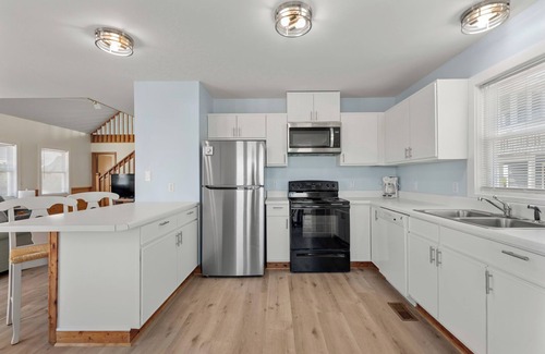South Nags Head House | RoSea Retreat: Oceanside | Near Beach Access | Ocean and Sound Views