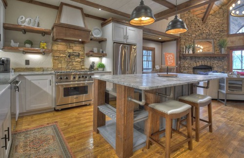Necowa Cove Cabin | Roseann’s Treehouse - Blue Ridge, GA