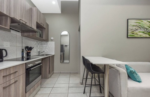 Parkwood Apartment | Rosebank Chic: Luxe City Living