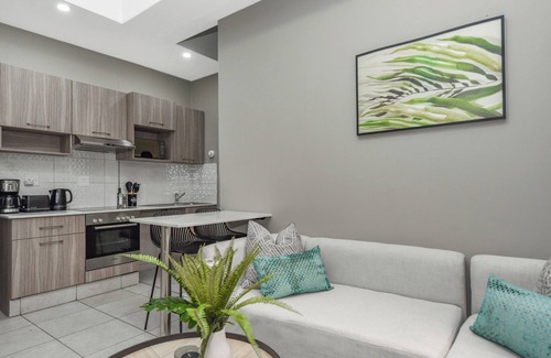 Parkwood Apartment | Rosebank Chic: Luxe City Living