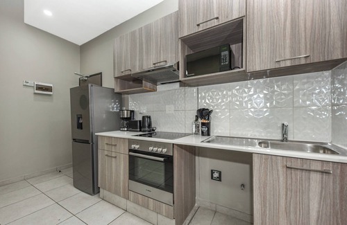 Parkwood Apartment | Rosebank Chic: Luxe City Living