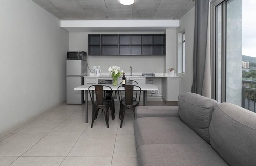 Rosebank Apartment | Rosebank Metropole 2 Bedroom Urban Retreat