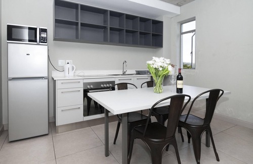 Rosebank Apartment | Rosebank Metropole 2 Bedroom Urban Retreat