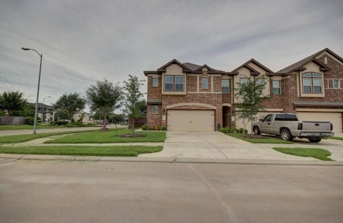Rosenberg House | Roseberg/Suglarland 3-BR - Extended Stay 30 days