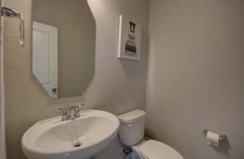 Rosenberg House | Roseberg/Suglarland 3-BR - Extended Stay 30 days