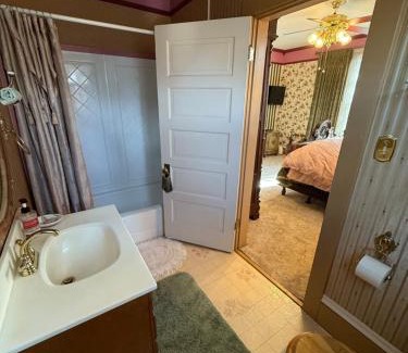 Susanville Bed & Breakfast | Roseberry House Bed and Breakfast