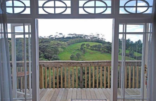 Waimauku Cottage | Rosebud Cottage - Romantic Getaway