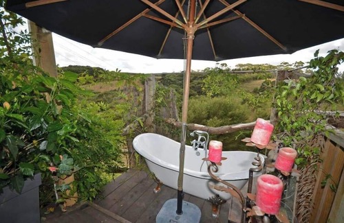 Waimauku Cottage | Rosebud Cottage - Romantic Getaway