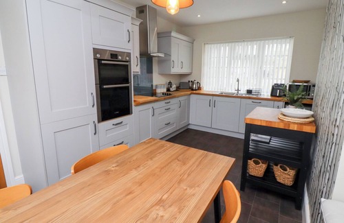 Alnmouth Cottage | ROSEDALE LODGE, pet friendly, country holiday cottage in Alnmouth