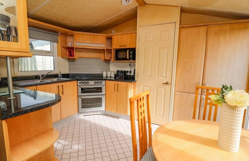 Llanfyrnach Cottage | ROSEHAVEN, pet friendly, with a garden in Crymych