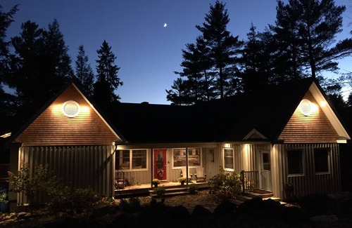 Val-des-Monts Cottage | Rosehill Cottage - a jewel on the Lake