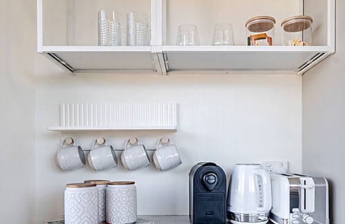 Harris Park Apartment | Rosehill Retreat Near Parramatta with Parking