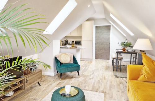 Arundel Apartment | Roseland Penthouse - Arundel - a flat that sleeps 3 guests in 2 bedrooms