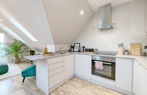 Arundel Apartment | Roseland Penthouse - Arundel - a flat that sleeps 3 guests in 2 bedrooms