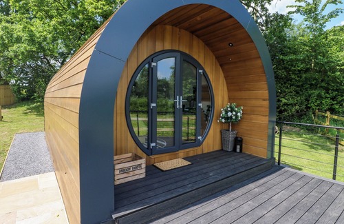 Porthyrhyd Cottage | ROSELEA LUXURY POD LODGE, with hot tub in Llanddarog