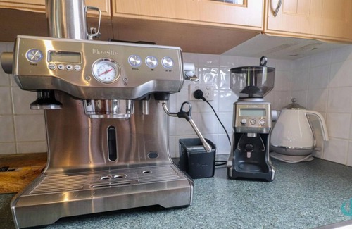 Catherine Hill Bay House | Rosella Cottage - private pool, walk to beach