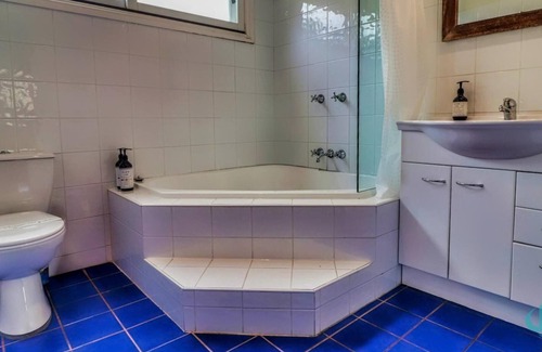 Catherine Hill Bay House | Rosella Cottage - private pool, walk to beach