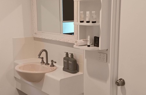 North Tamborine Cottage | Rosella Cottage - Mount Tamborine