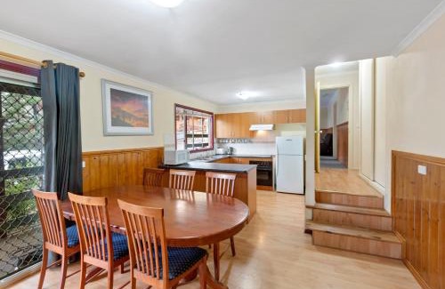 Sawmill Settlement House | Rosella Views