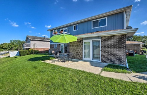 Roselle Apartment | Roselle Apt half Mi to Metra Ride to Chicago!
