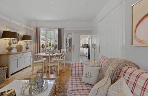 Rothley House | Rosemary Cottage Summ