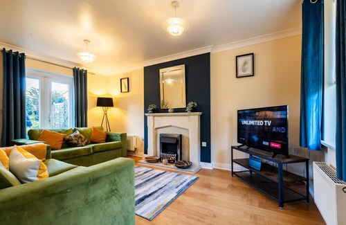 Huntingdon House | Rosemary Retreat: beautiful home with parking