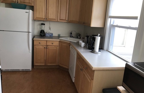 Rosemont Apartment | Rosemont 1st Fl: 2BR: Sunny Spacious Convenient 21-day rental March & April '23