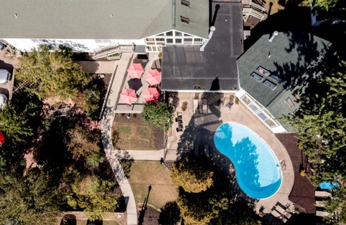 Douglas Bed & Breakfast | Rosemont Inn Resort
