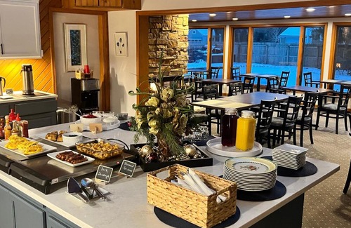 Douglas Bed & Breakfast | Rosemont Inn Resort