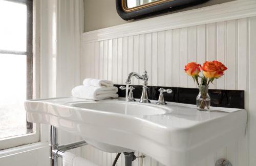 Utica Bed & Breakfast | Rosemont Inn