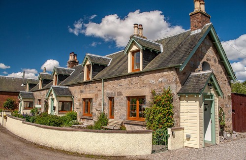 Gorstan Cottage | Rosemount Bothy-Garve