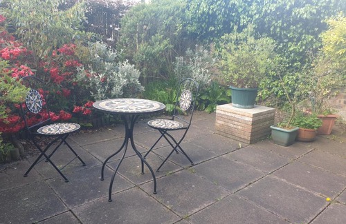 Marchmont Apartment | Roseneath Place - Lovely 2 bed near Meadows with private parking